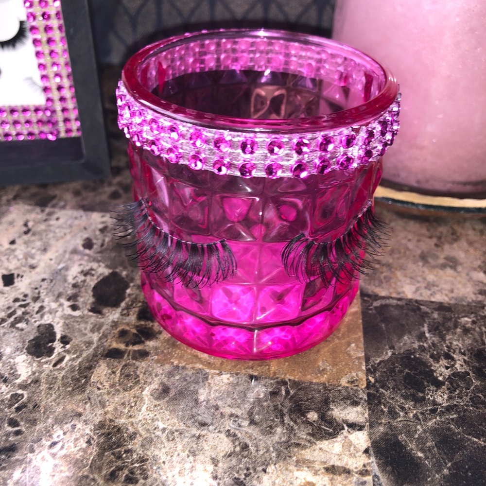 Eye lash decor cup